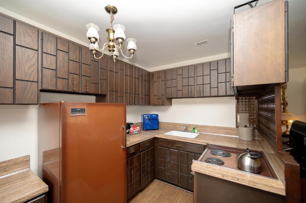 Queen Suite (No Air-Conditioning) interior